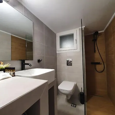 Apartment Poseidon - Stylish Apt. Steps Away From Acropolis *
